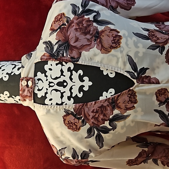 Live 4 Truth Flare Bell Sleeve Top - Picture 7 of 12